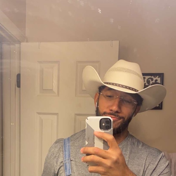 Meet your Posher, Leo - Picture 1 of 1